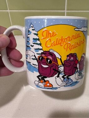 Vintage 1988 California Raisins Winter Skiing Ceramic Mug Applause